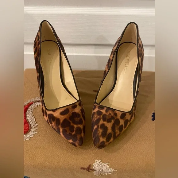Nine West Sz 71/2 Awesome Cheetah Print Heels with Sleek Pointed Toe - Picture 2 of 5